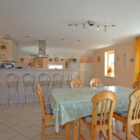 Apartment 300 M Zum